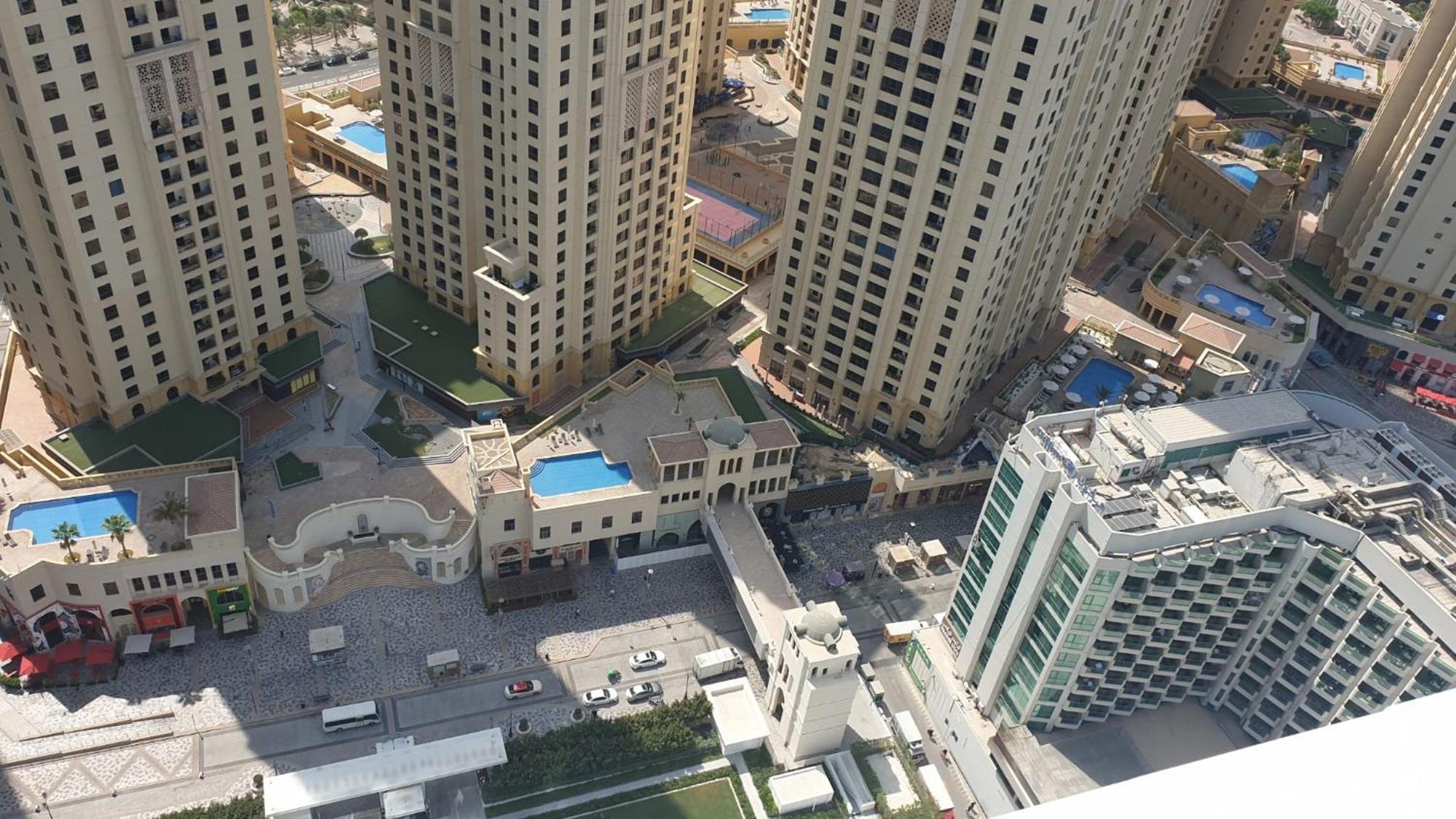La Vie, Jbr *
