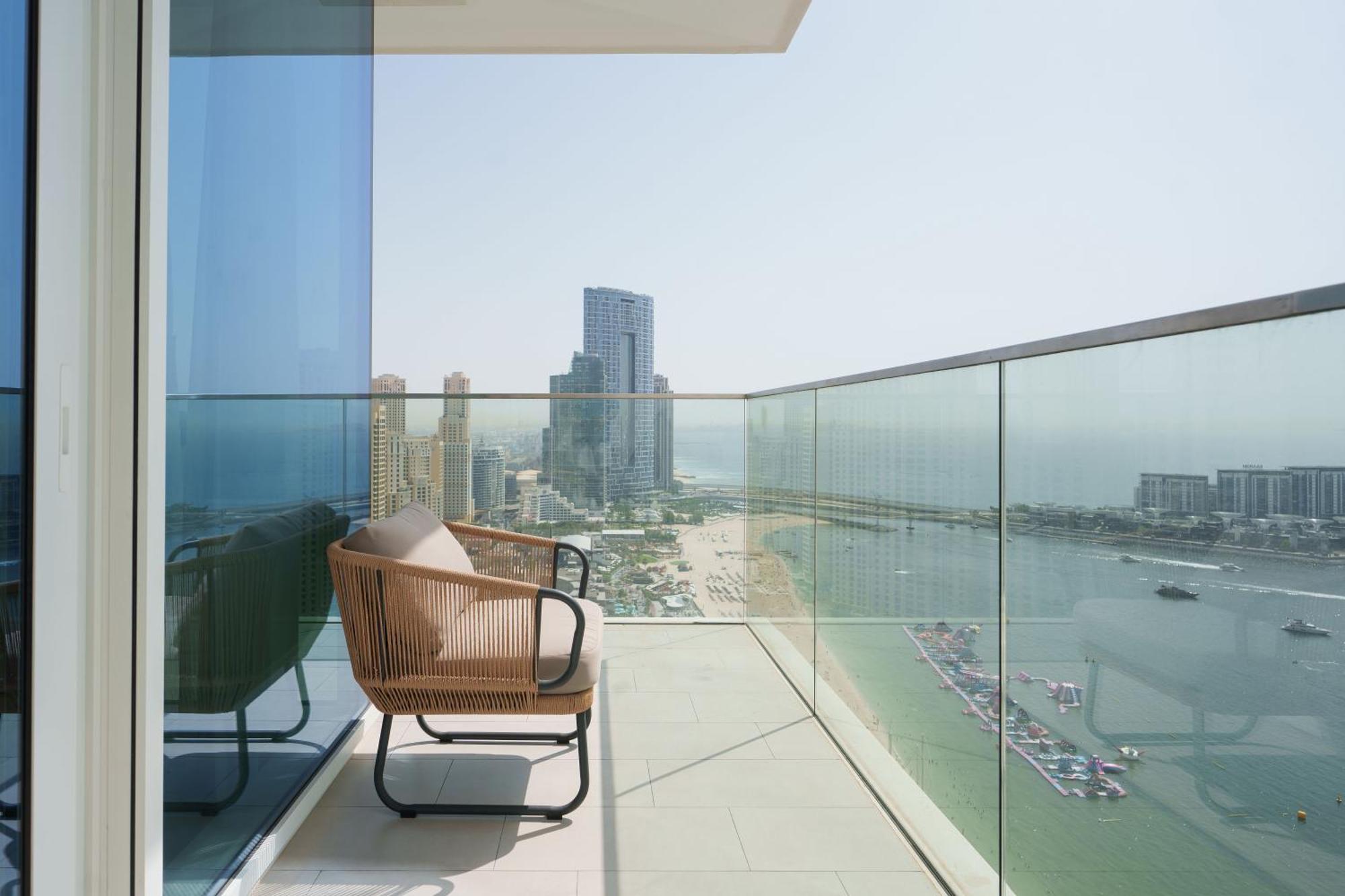 La Vie, Jbr